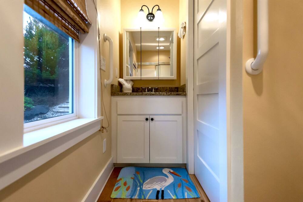 Photo of Bedroom in Nelscott