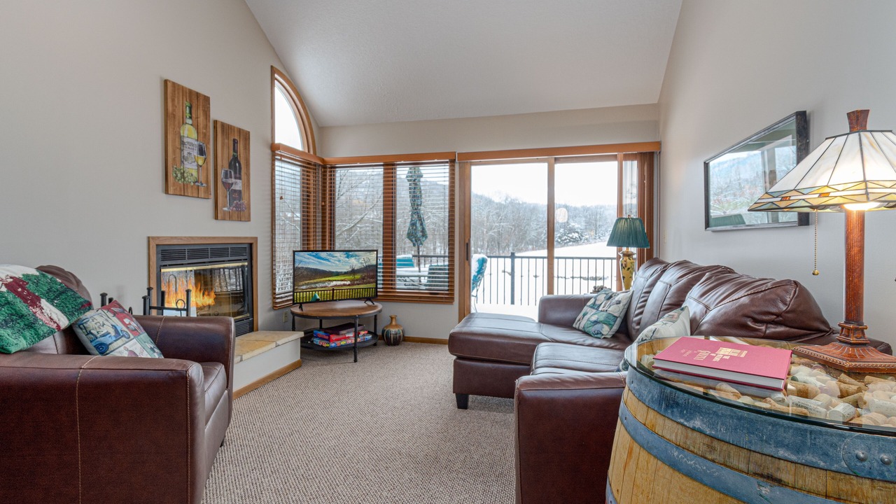 Photo of Livingroom in The Galena Territory