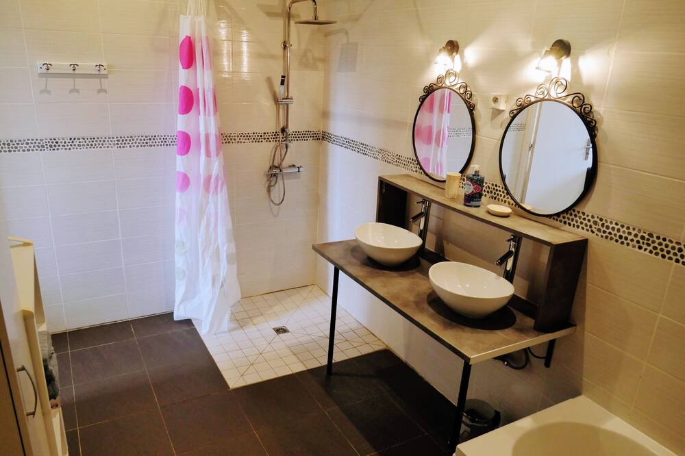 Photo of Bathroom in Saint-Pere