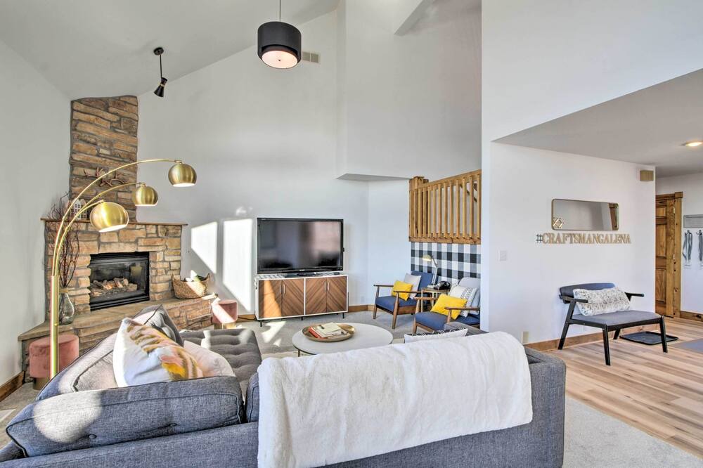 Photo of Livingroom in The Galena Territory