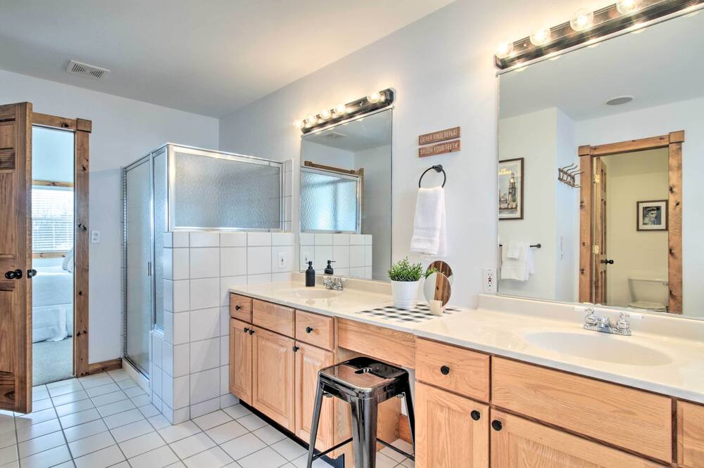 Photo of Bathroom in The Galena Territory