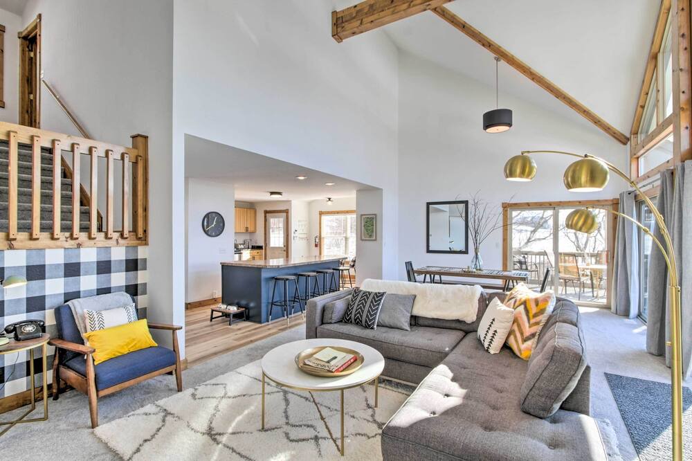 Photo of Livingroom in The Galena Territory