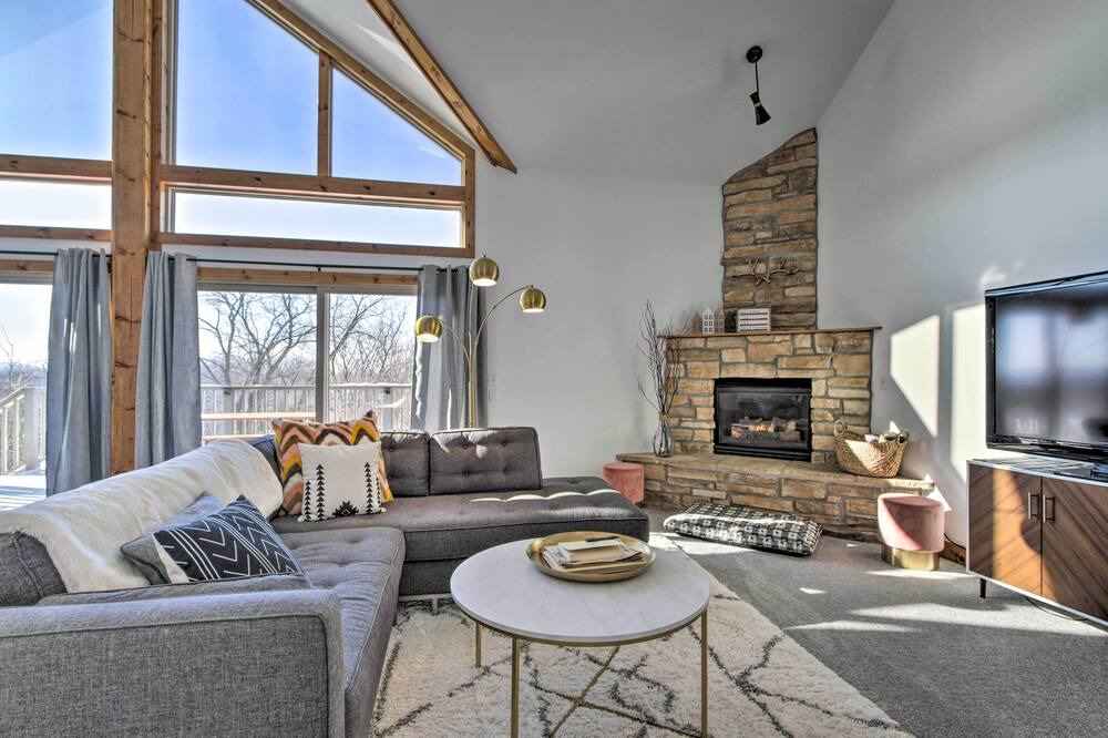 Photo of Livingroom in The Galena Territory