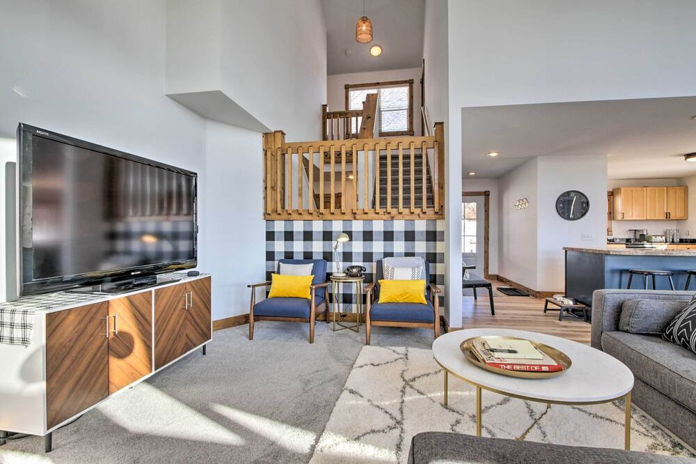 Photo of Livingroom in The Galena Territory