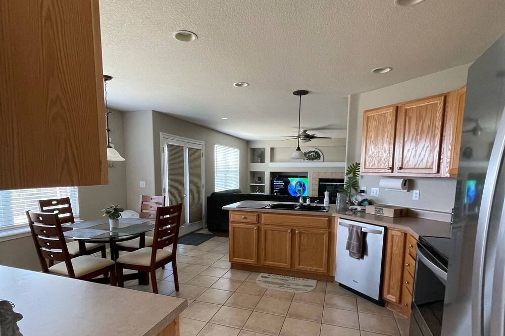 Photo of Kitchen in Canterberry Crossing