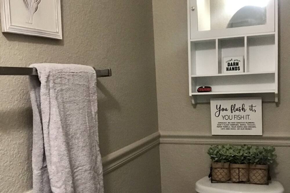 Photo of Bathroom in Canterberry Crossing