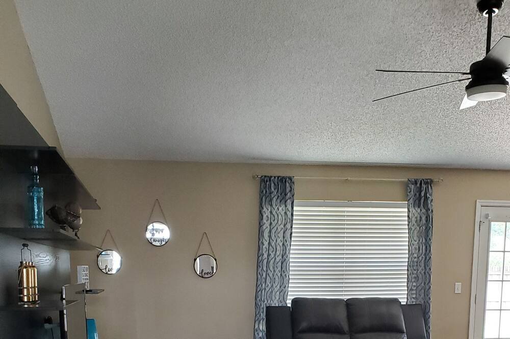 Photo of Livingroom in Deltona Lakes