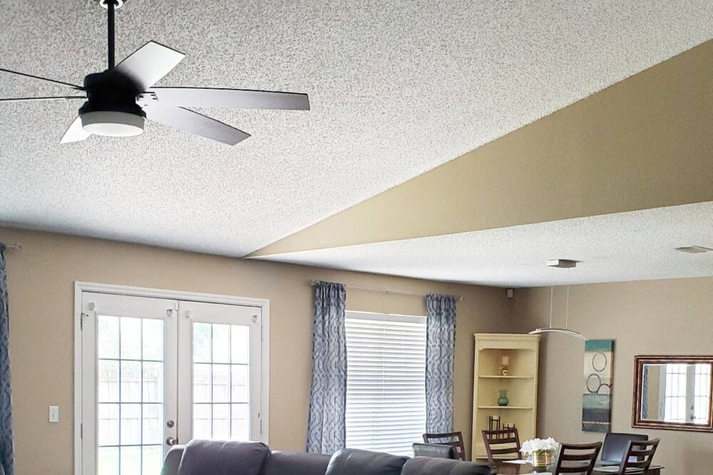 Photo of Livingroom in Deltona Lakes