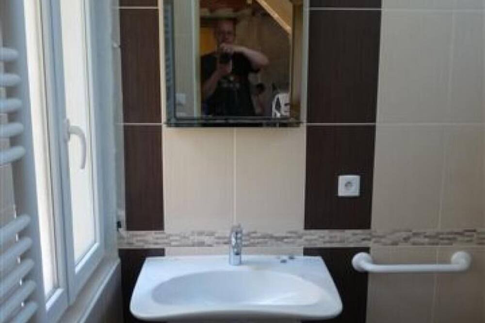 Photo of Bathroom in Manou