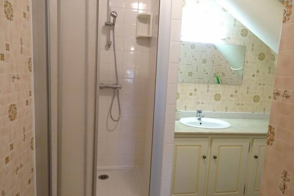 Photo of Bathroom in Campuac