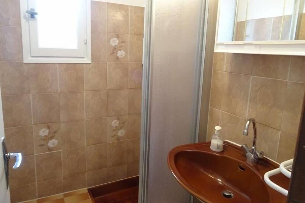 Photo of Bathroom in Campuac