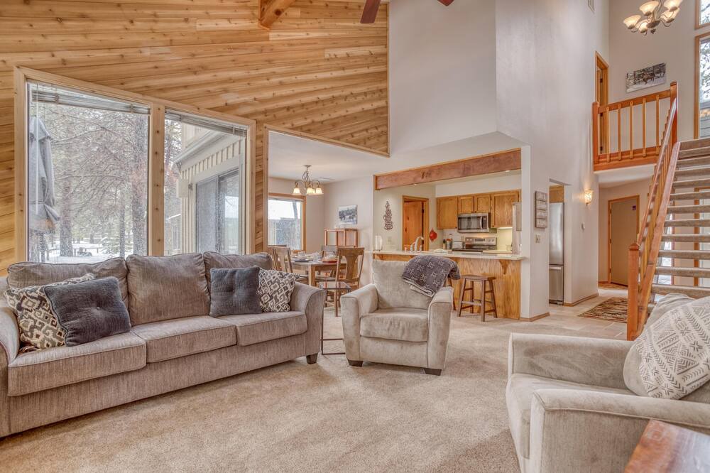 Photo of Livingroom in Sunriver