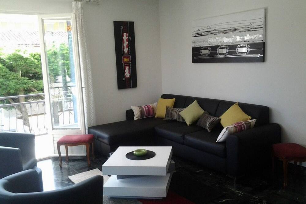 Photo of Livingroom in Angles