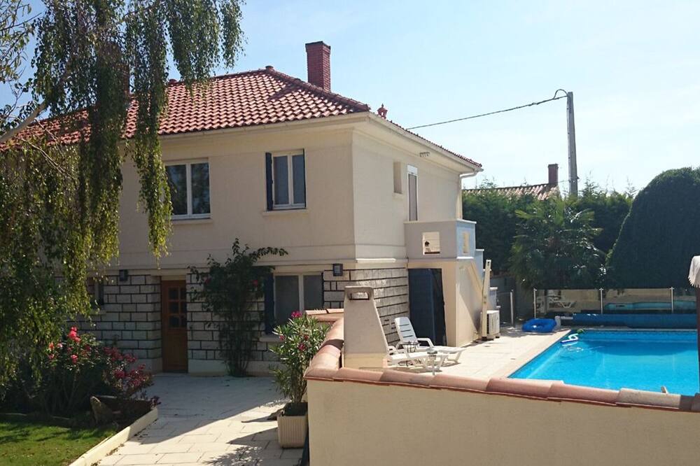 Photo of Outdoor in Angles