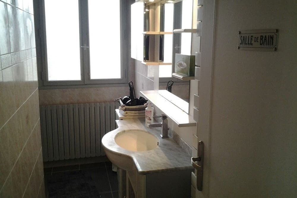 Photo of Bathroom in Angles