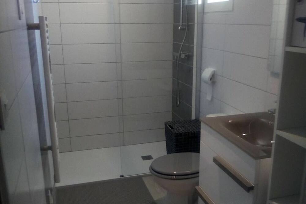 Photo of Bathroom in Saint-Aubin-la-Plaine