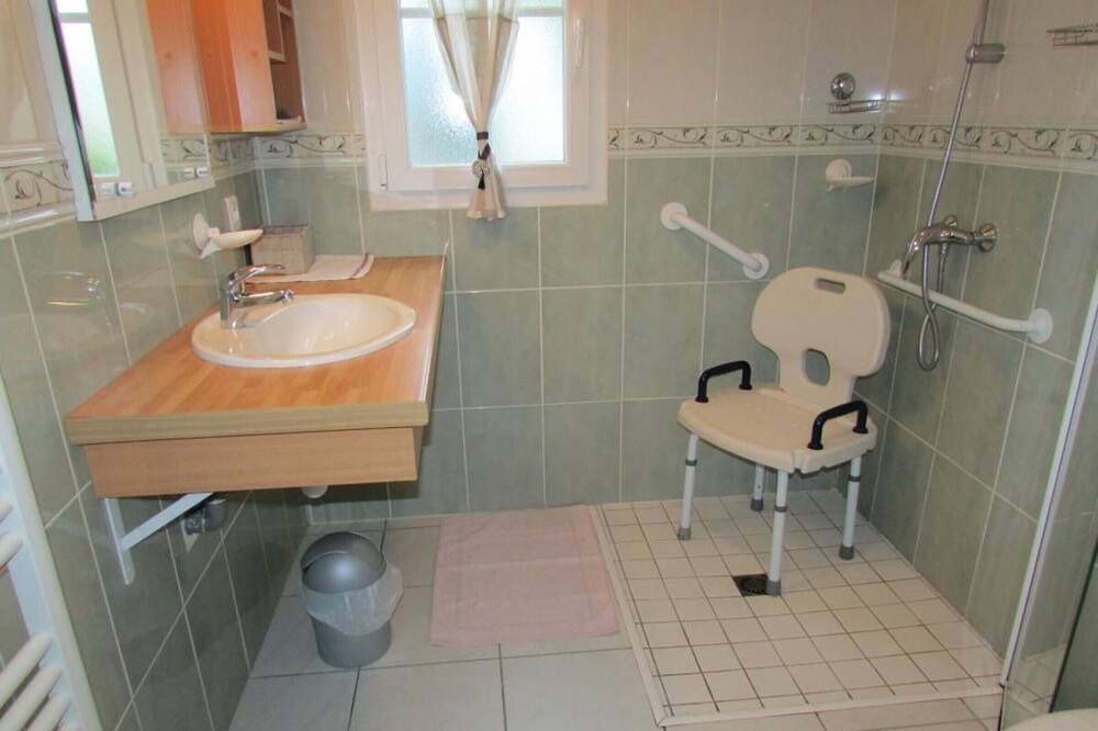 Photo of Bathroom in La Garnache