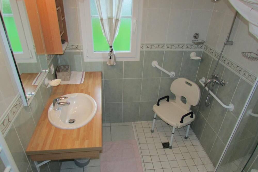 Photo of Bathroom in La Garnache