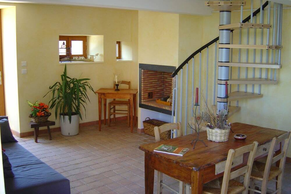 Photo of Livingroom in Martrin