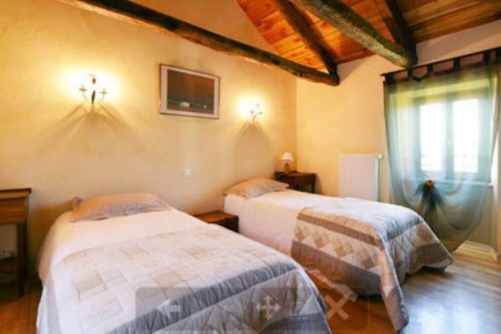 Photo of Bedroom in Martrin