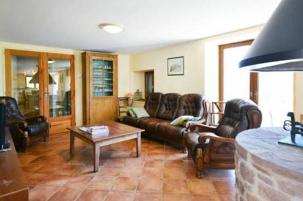 Photo of Livingroom in Martrin