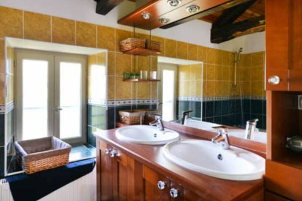 Photo of Bedroom in Martrin