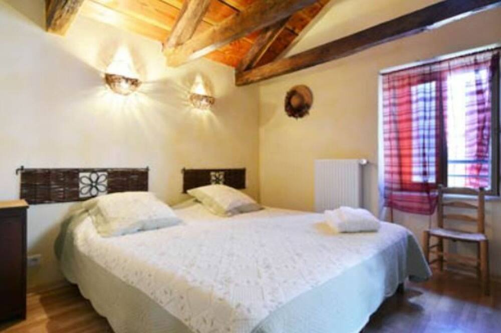 Photo of Bedroom in Martrin