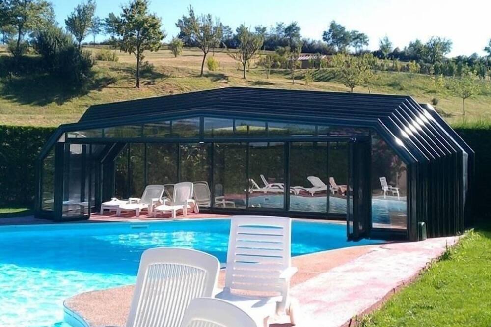 Photo of Outdoor in Martrin