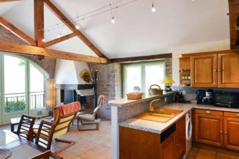 Photo of Kitchen in Martrin