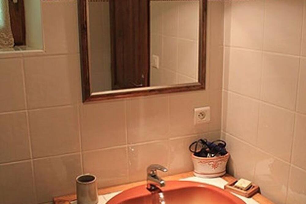 Photo of Bathroom in Martiel