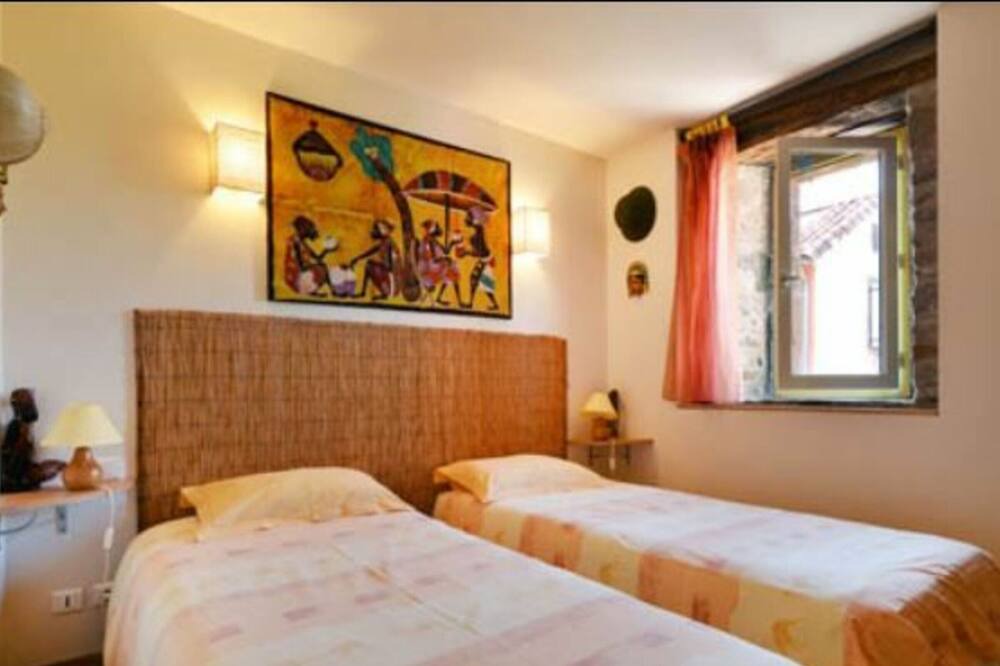 Photo of Bedroom in Martrin