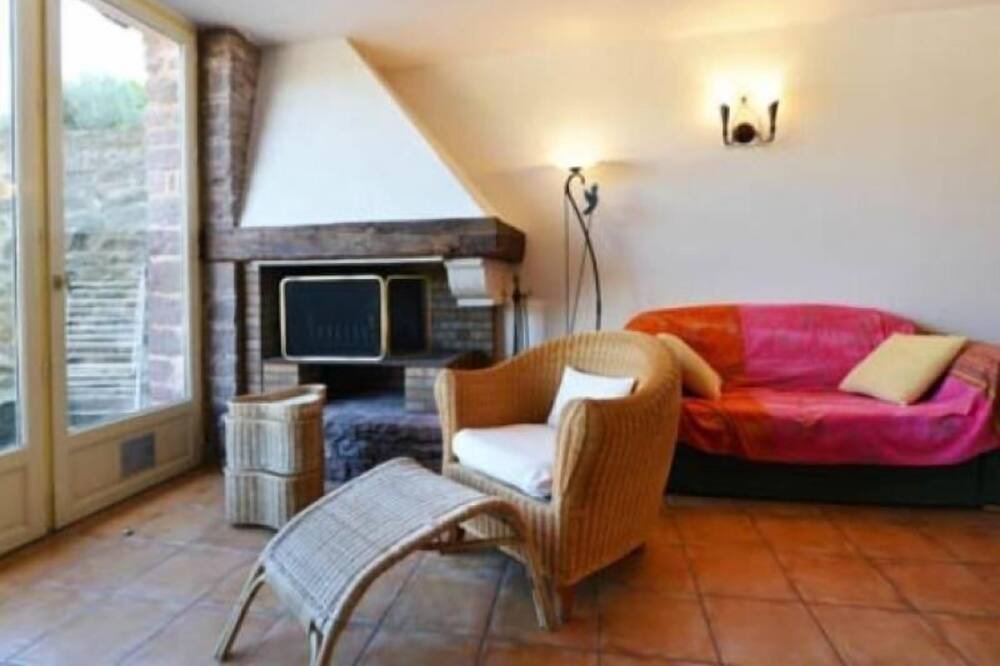 Photo of Livingroom in Martrin
