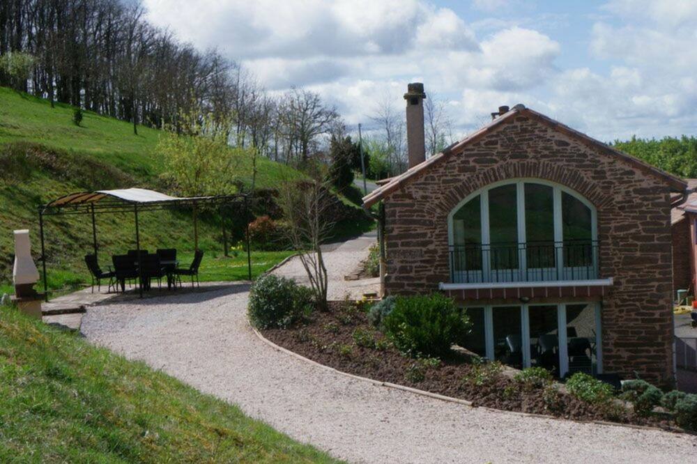 Photo of Outdoor in Martrin