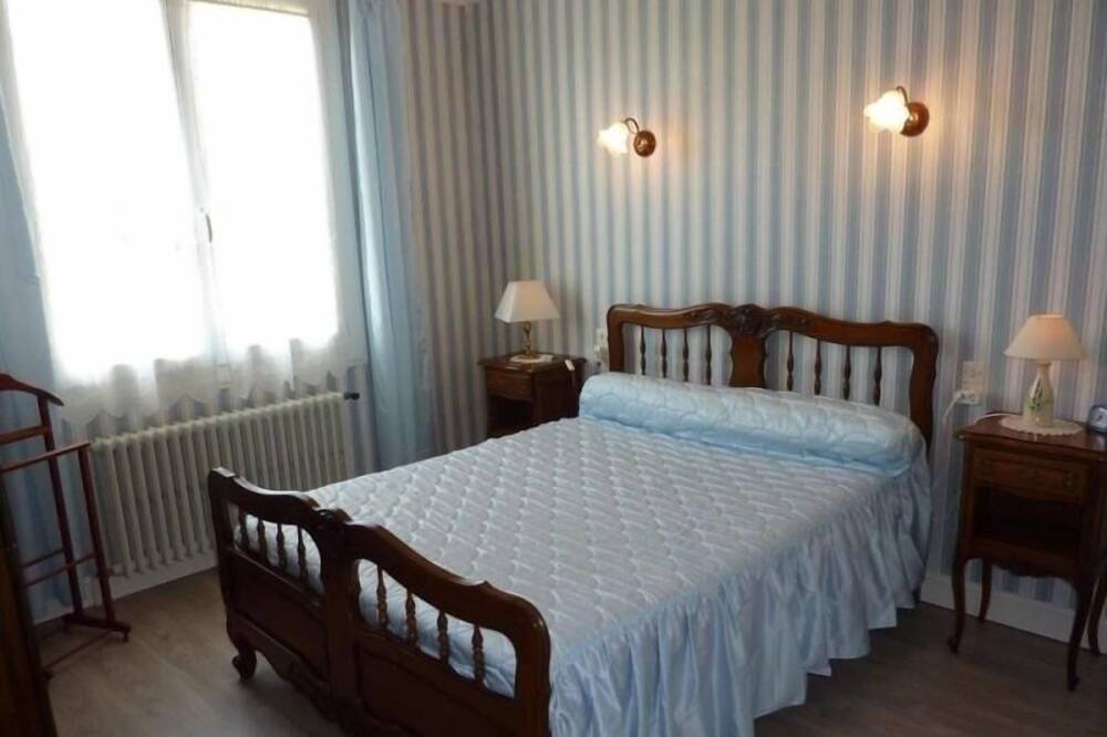 Photo of Bedroom in Montbazens
