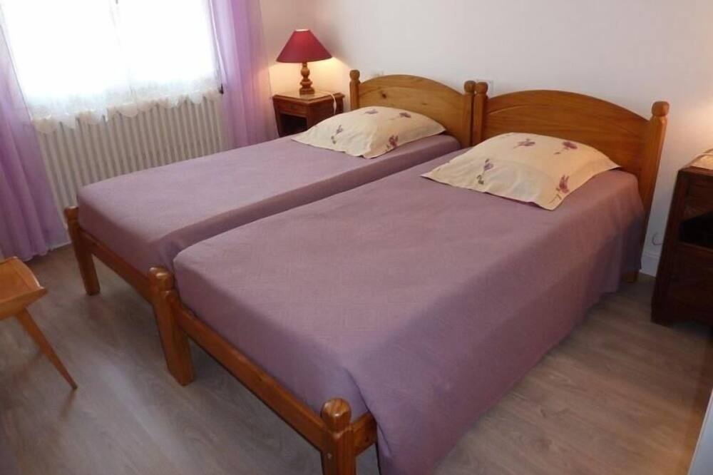Photo of Bedroom in Montbazens