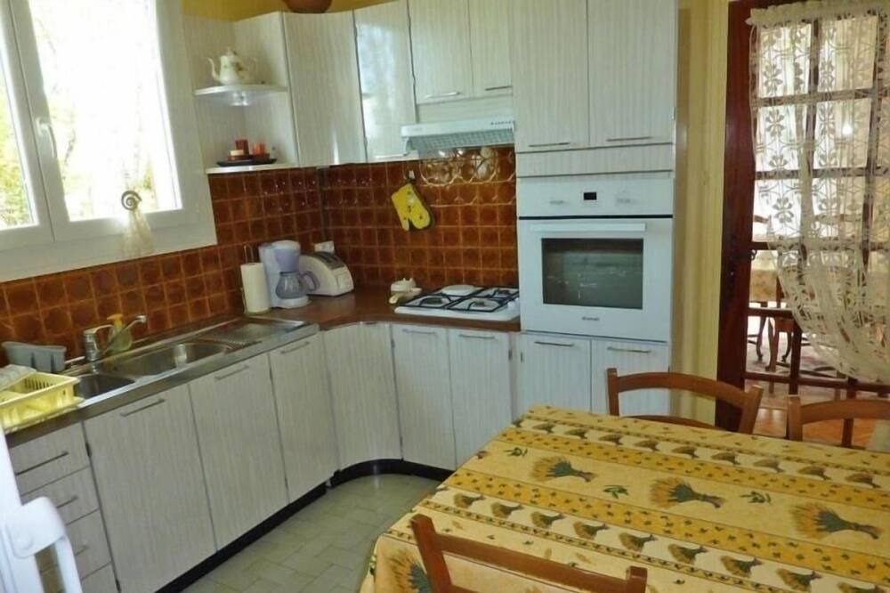 Photo of Kitchen in Montbazens