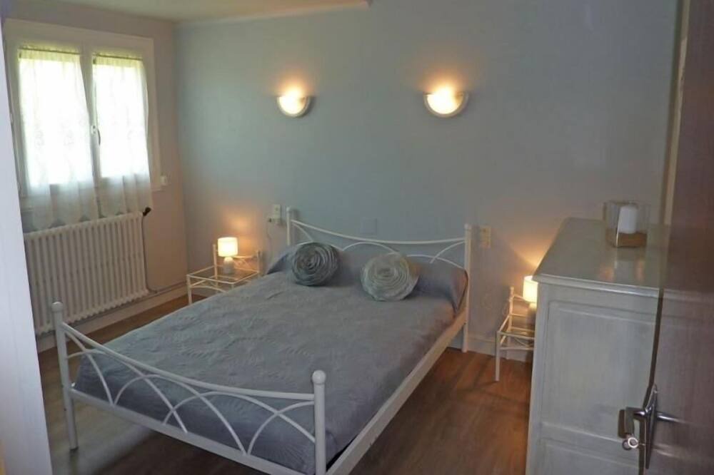 Photo of Bedroom in Montbazens