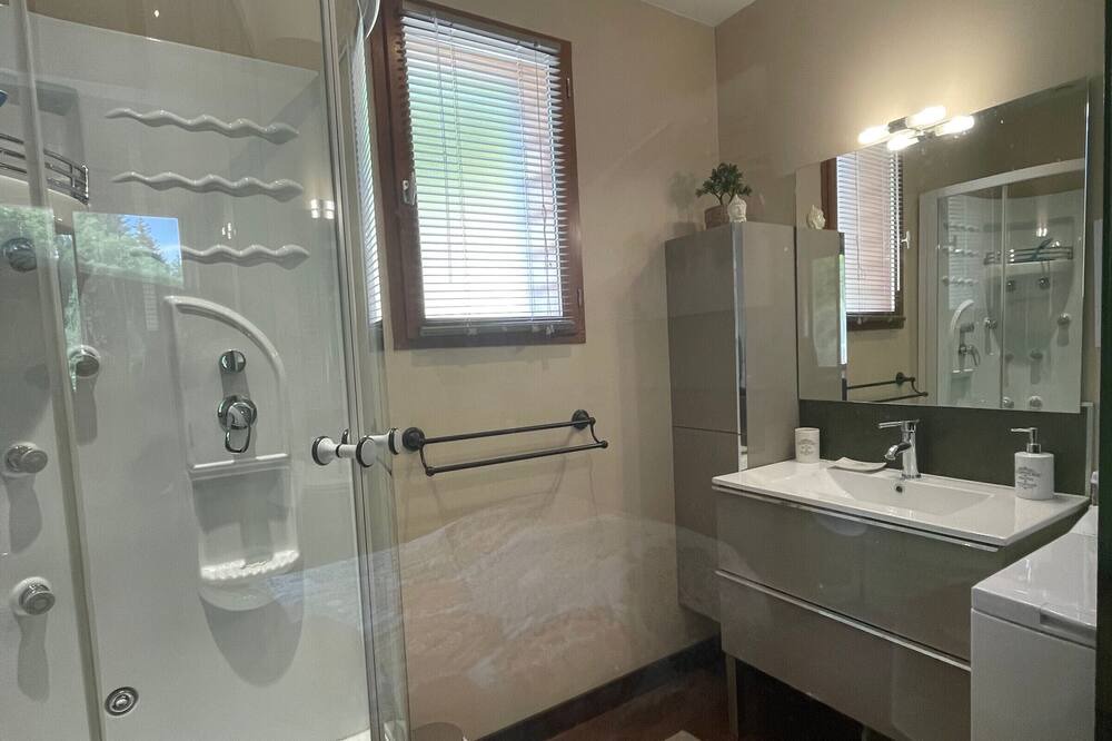 Photo of Bathroom in Saint-Rome-de-Cernon