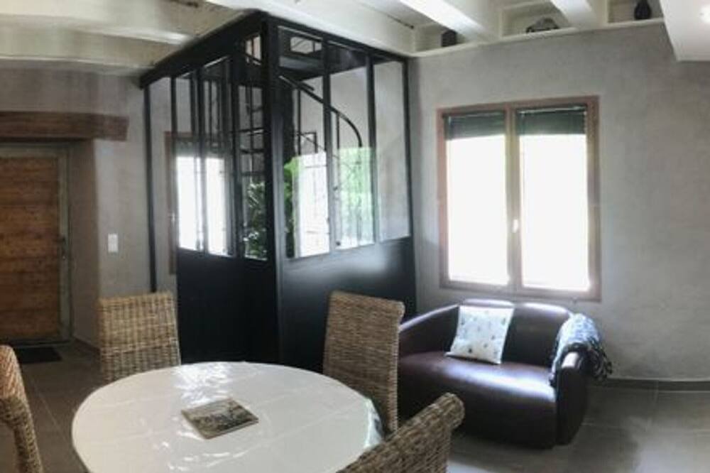 Photo of Livingroom in Saint-Rome-de-Cernon