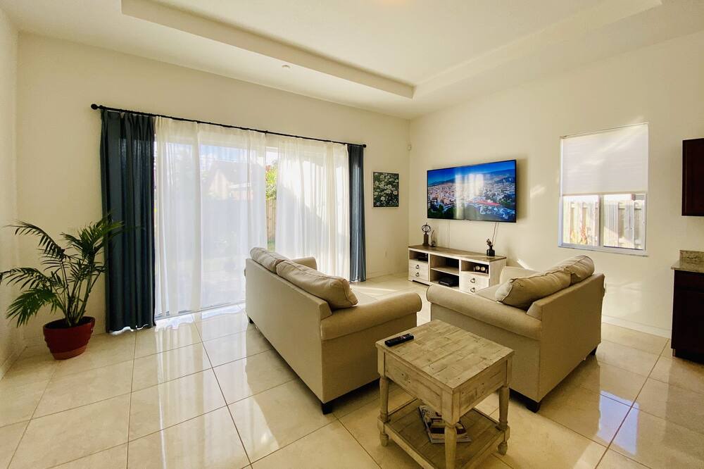 Photo of Livingroom in Richmond West