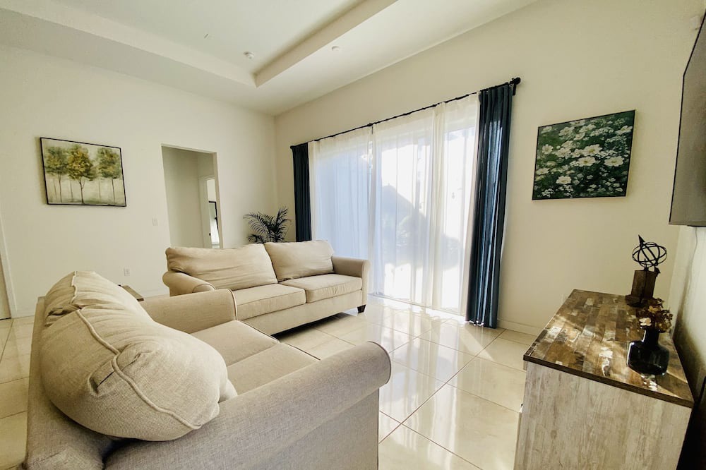 Photo of Livingroom in Richmond West