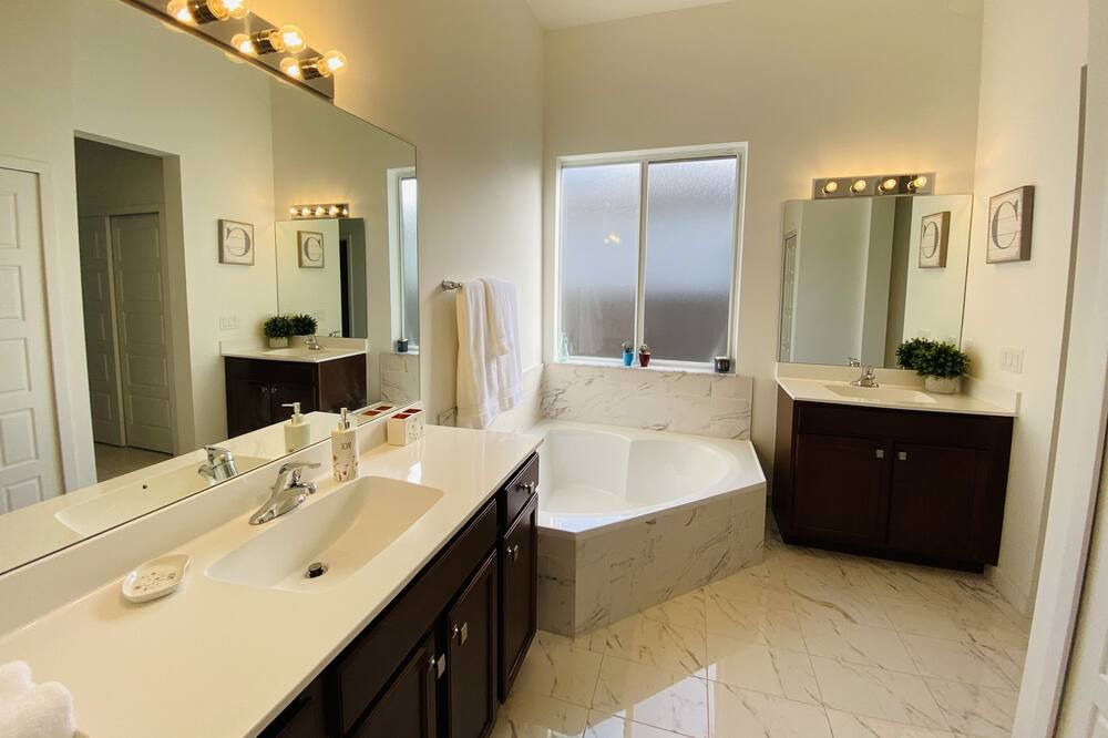 Photo of Bathroom in Richmond West