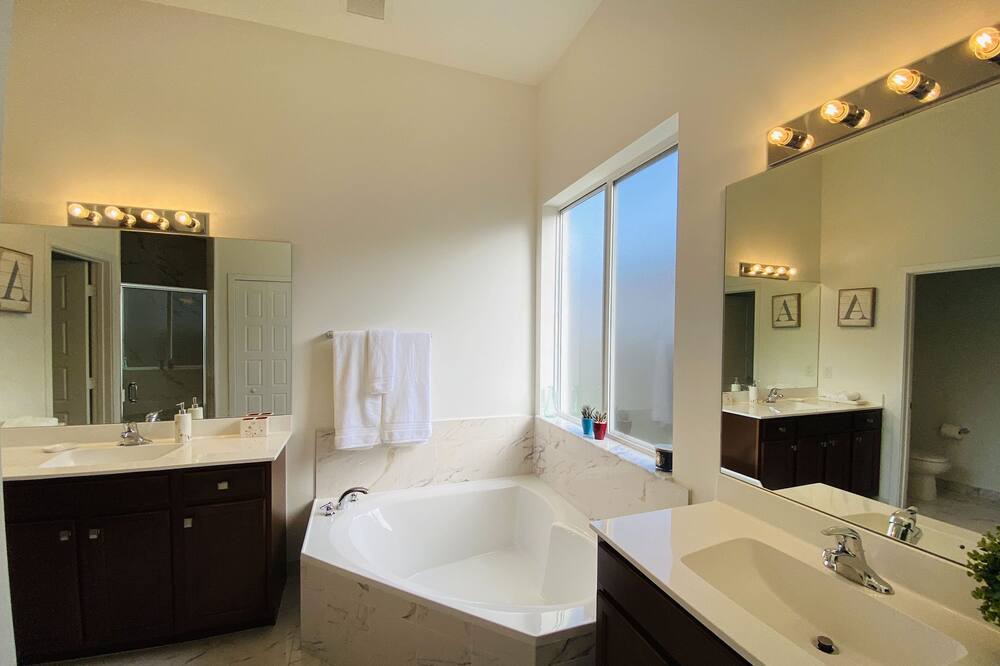 Photo of Bathroom in Richmond West