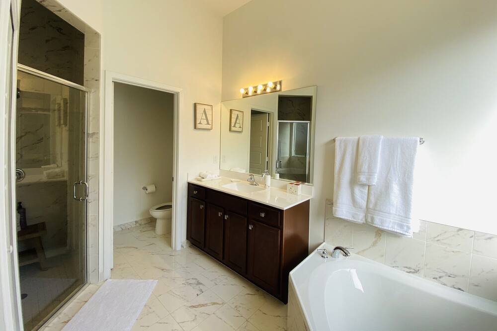 Photo of Bathroom in Richmond West