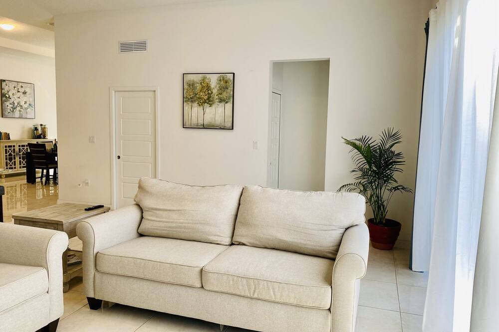 Photo of Livingroom in Richmond West