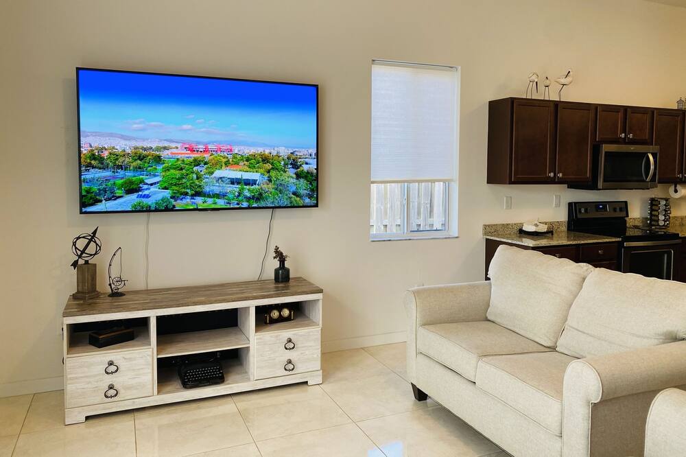 Photo of Livingroom in Richmond West