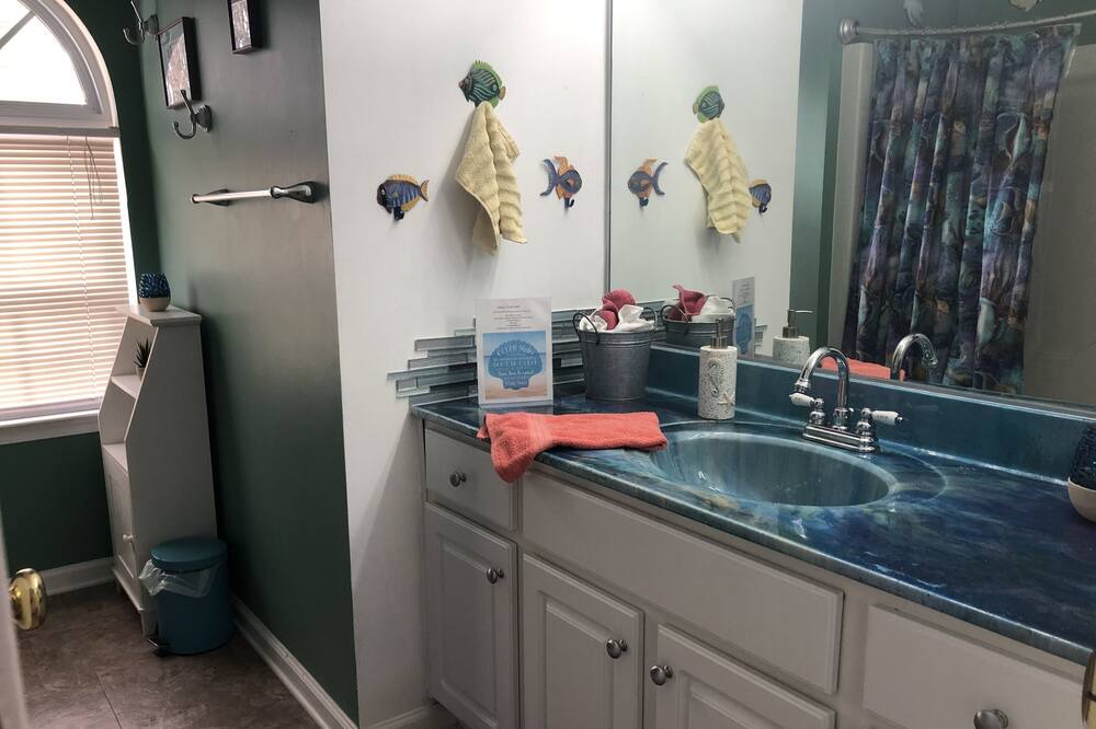 Photo of Bathroom in Fentress