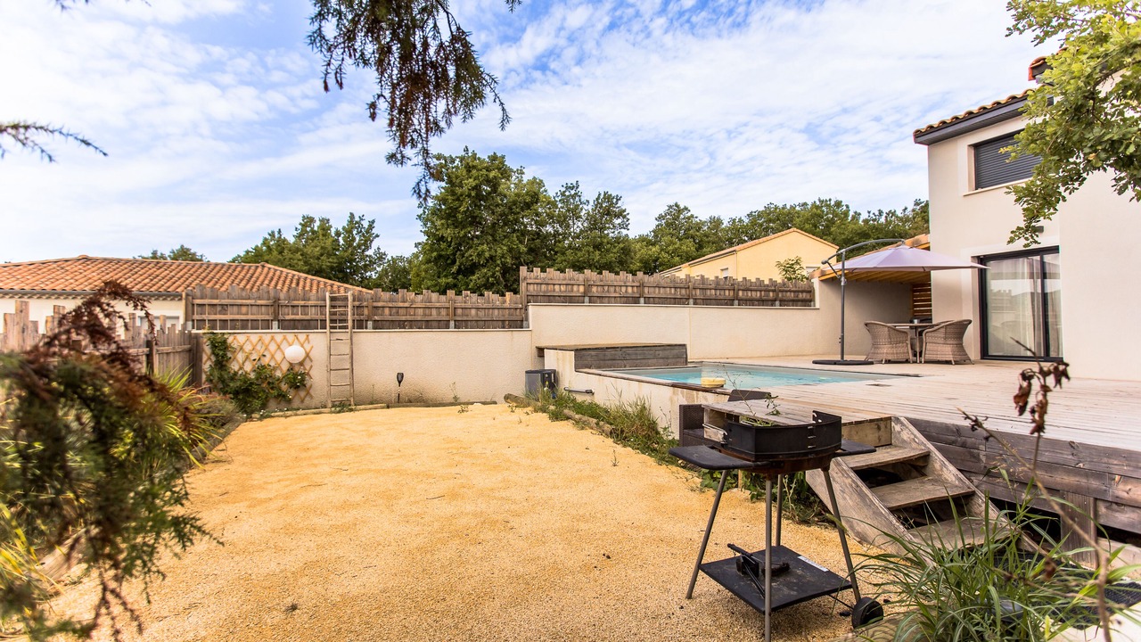 Photo of Patio Balcony in Saint Alban Auriolles
