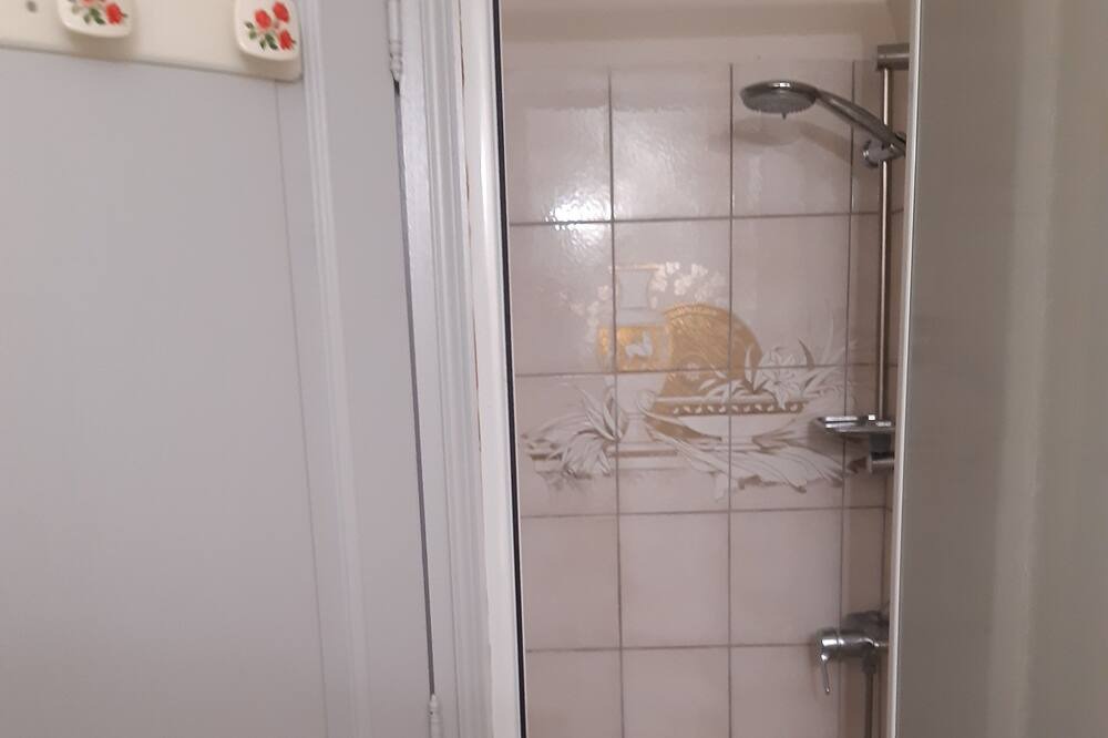 Photo of Bathroom in Souvignargues