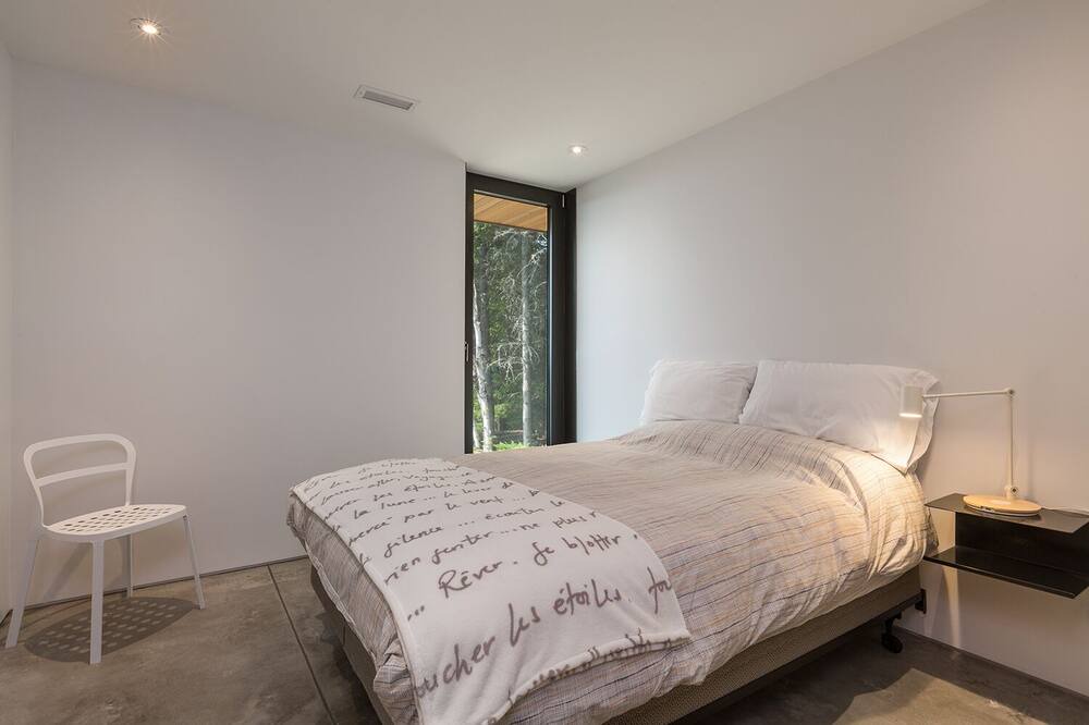 Photo of Bedroom in La Malbaie